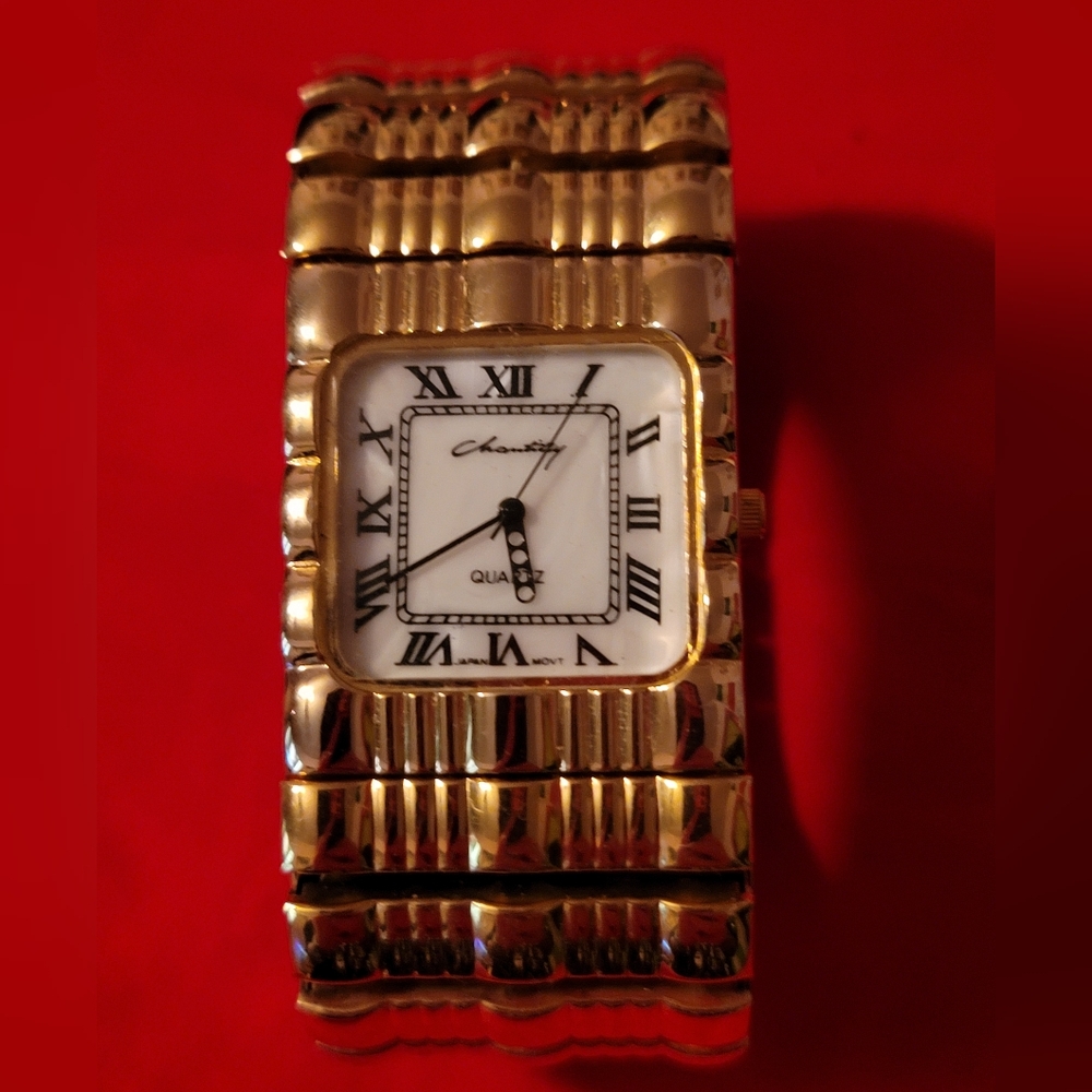 Vtg Chantilly Watch Women 32mm Gold Tone MOP Dial Stretch Band New Battery